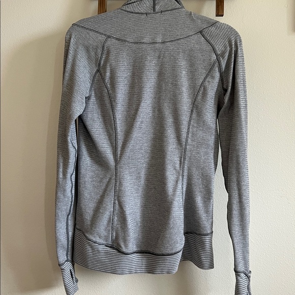 Lululemon stretch long sleeve, size 8 - Picture 6 of 7